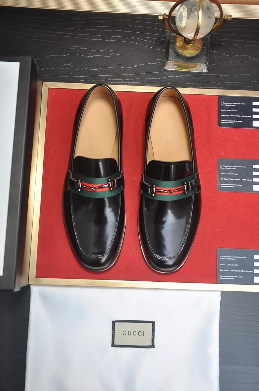 Factory price 540💶Italian top luxury men's shoe giant (GUCCI) (Gucci) (full cowhide lining) new arrival🍃Original European style🔰 Pleasant to the eye😍In order to make the shoes more durable and non-deformable🌀The production continues to follow traditional methods but there is still no lack of innovation💪The original sheepskin is chosen for the leather♻️Smooth, natural and exceptionally bright⭐Made of imported cowhide The rich man’s first choice 38-45 (45 customized)